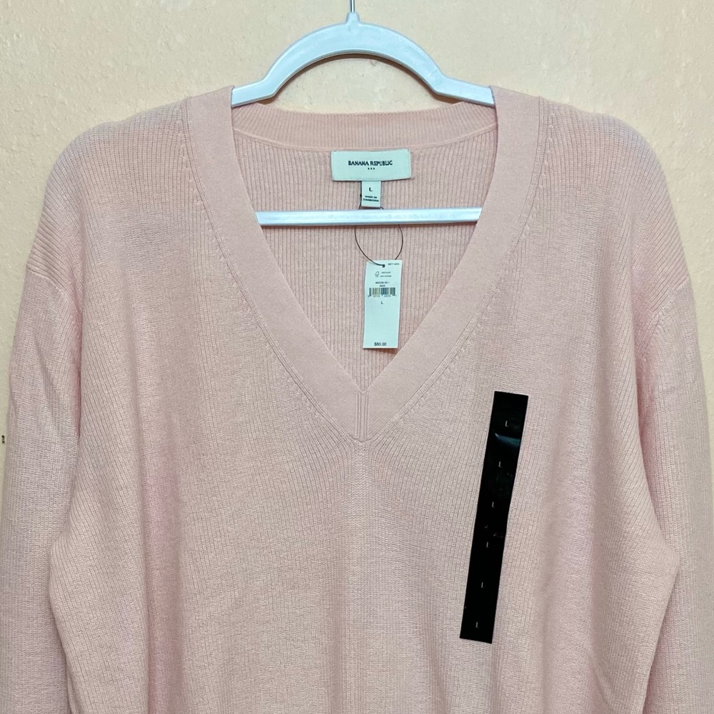 Banana Republic Factory Ribbed Lightweight V-Neck Sweater - Picture 3 of 4